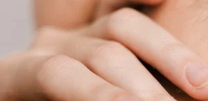 이유 없이 며칠간 새끼손가락이 저린 이유