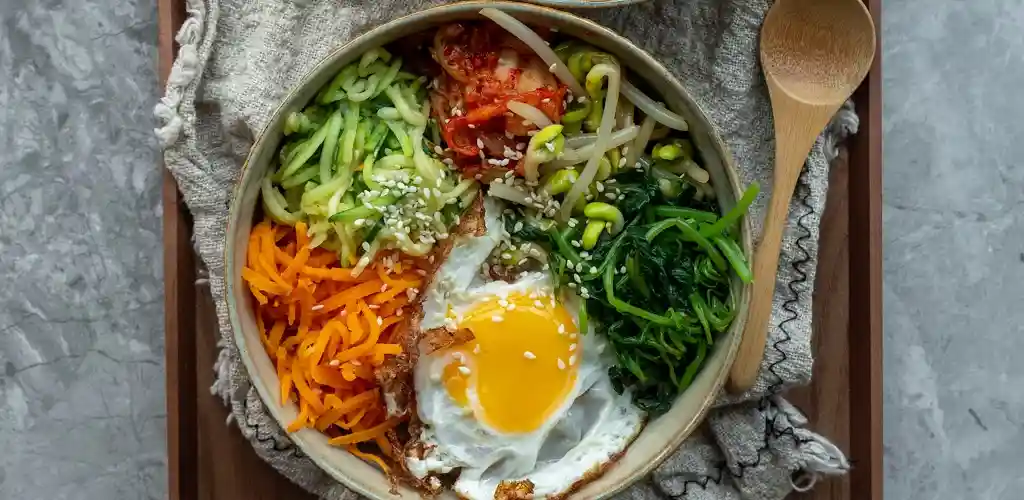 통풍 예방 식습관을 제대로 알고 계신가요? 퓨린 함량 조절과 요산 수치 관리, 실제 식단 예시까지 포함한 과학적이고 현실적인 통풍 예방 식이요법을 자세히 알려드립니다.