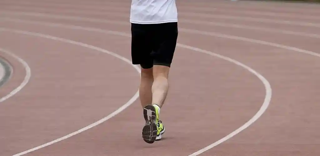 나이들수록 더 중요한 혈액순환을 돕는 생활습관 4 혈액순환을 돕는 따뜻한 물 한 잔